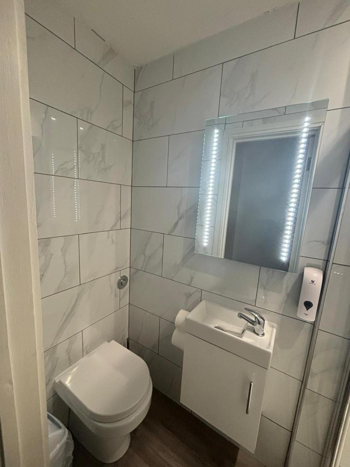 Holtwhites Hotel انفيلد المظهر الخارجي الصورة