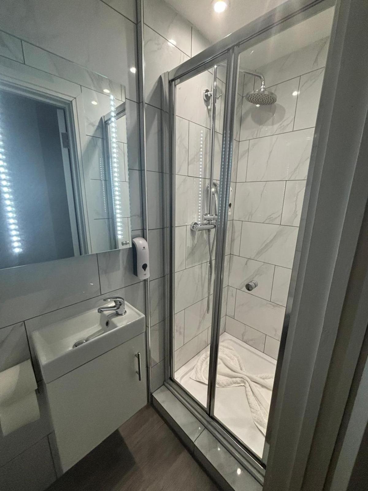 Holtwhites Hotel انفيلد المظهر الخارجي الصورة